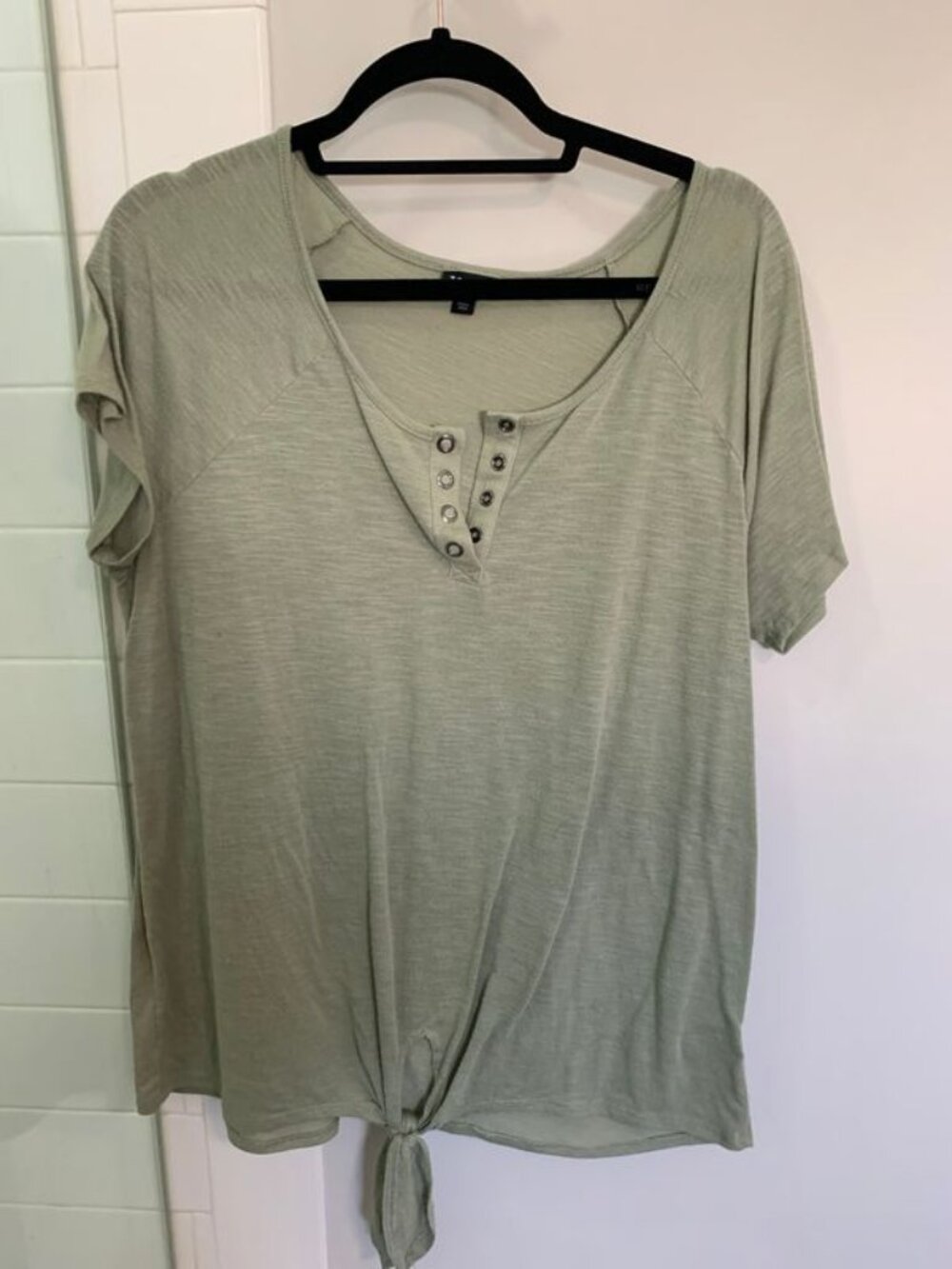 Torrid green snap Down with Tie size 1